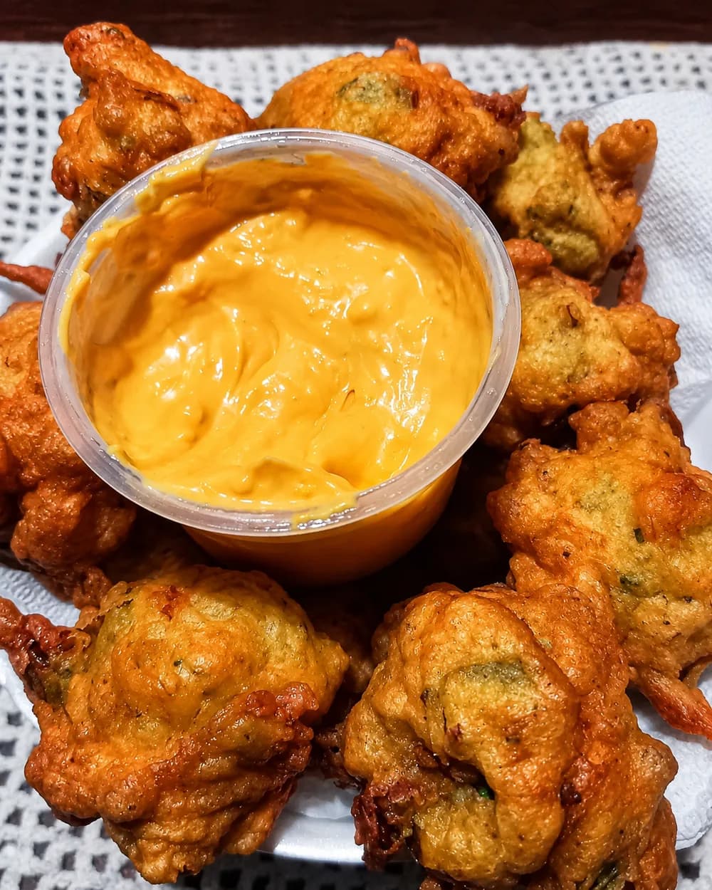 Croquetas de arroz fritas con salsa de Antojos
